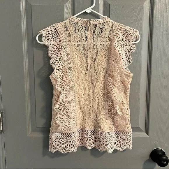 Black Tape Cream Lace Blouse - Picture 4 of 5